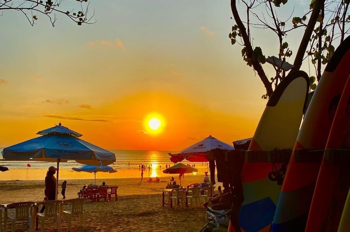 Menikmati Keindahan Alam