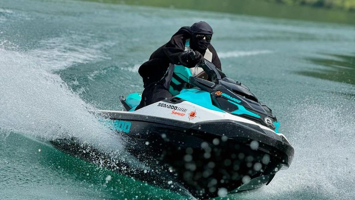 Aksi Jetski di Danau Toba
